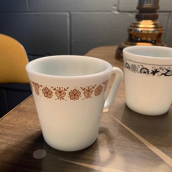 Vintage Pyrex coffee mugs - 3 different designs - Picture 5 of 7
